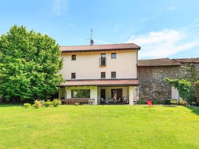 Villa in vendita a Nebbiuno NO