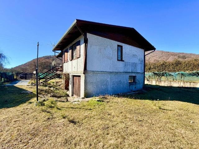 Villa in vendita a Nebbiuno NO