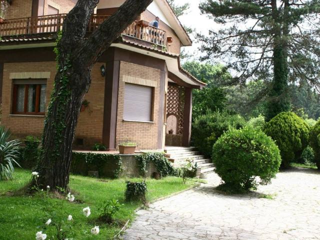 Villa in vendita a Nemi RM