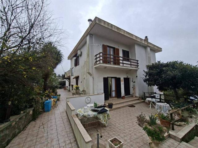 Villa in vendita a Nemi RM