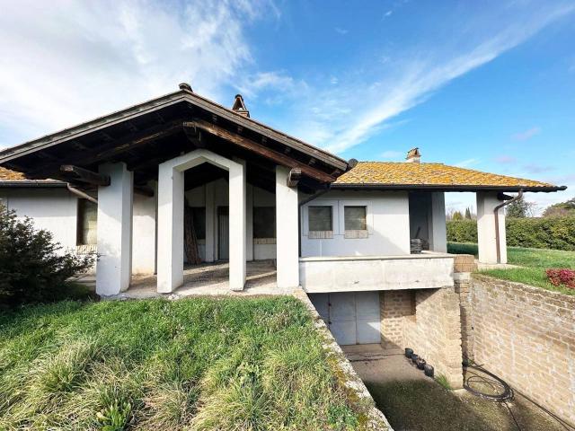 Villa in vendita a Nepi