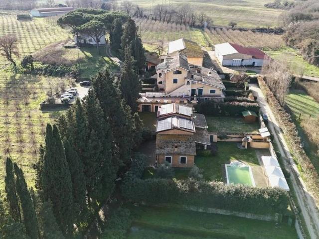 Villa in vendita a Nepi VT