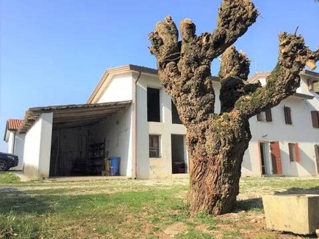 Villa in vendita a Nervesa della Battaglia TV