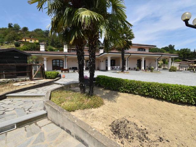 Villa in vendita a Nizza Monferrato AT