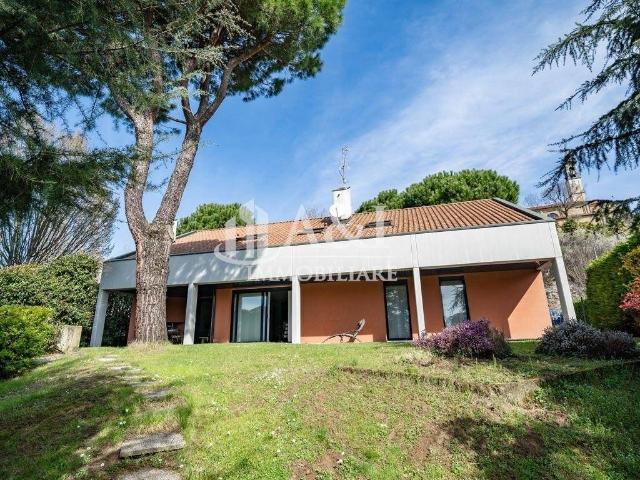 Villa in vendita a Nibionno LC