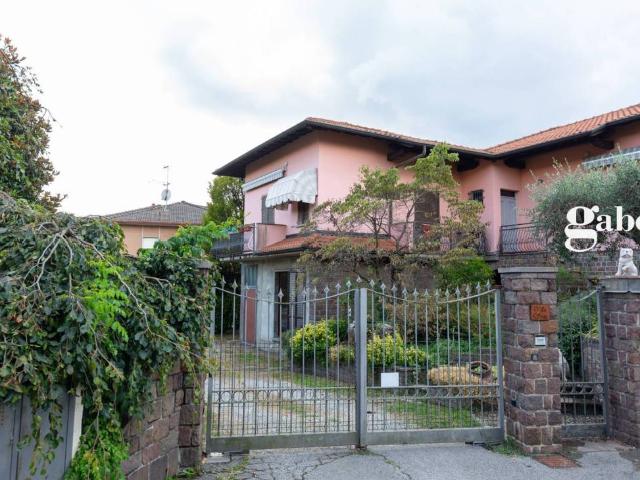 Villa in vendita a Nibionno LC