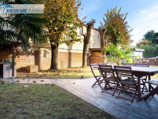 Villa in vendita a Sovico MB