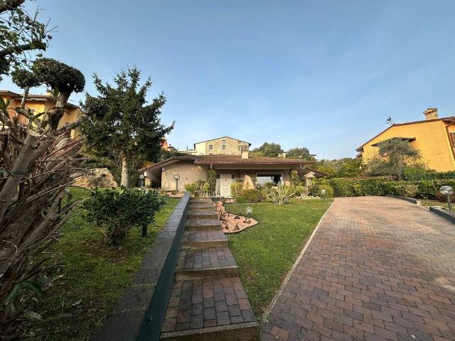 Villa in vendita a Soiano del Lago BS