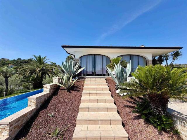 Villa in vendita a Soiano del Lago BS