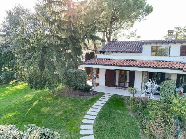 Villa in vendita a Soiano del Lago BS