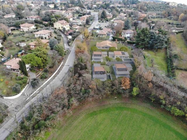 Villa in vendita a Soiano del Lago BS