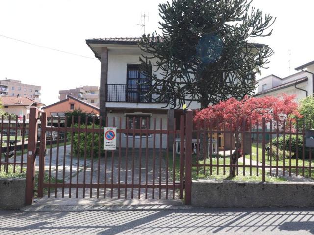 Villa in vendita a Solaro MI