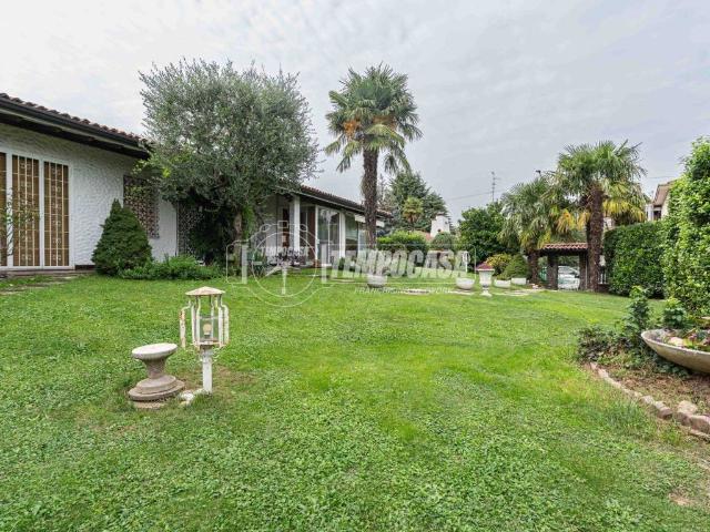 Villa in vendita a Solaro MI