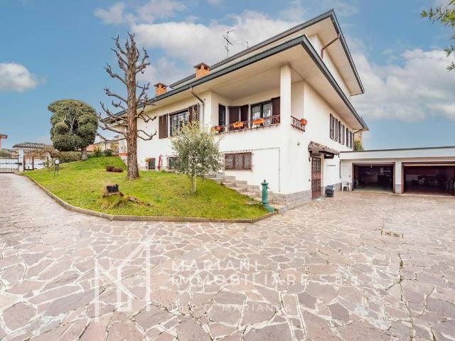 Villa in vendita a Solaro MI