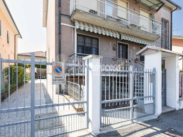Villa in vendita a Solaro MI