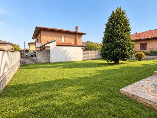 Villa in vendita a Solaro MI