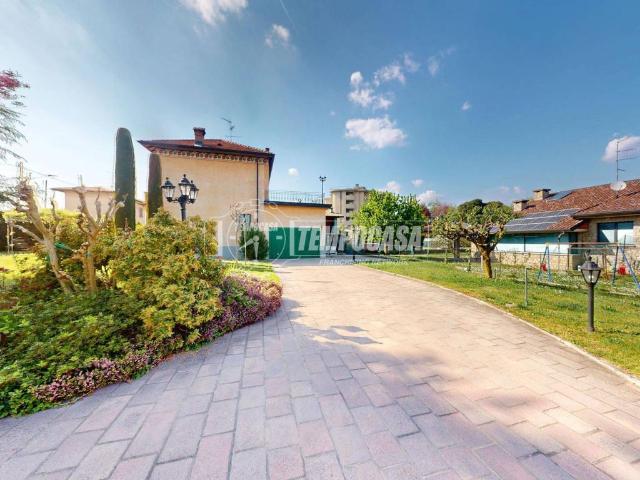 Villa in vendita a Solbiate con Cagno CO