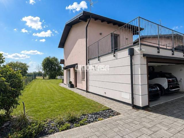 Villa in vendita a Solbiate con Cagno CO
