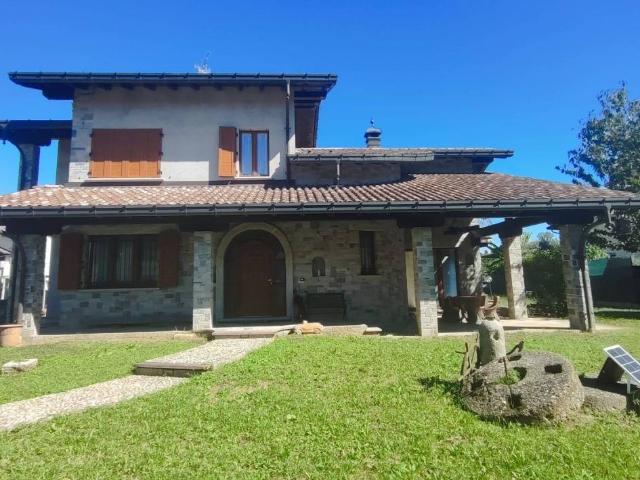 Villa in vendita a Solbiate con Cagno CO