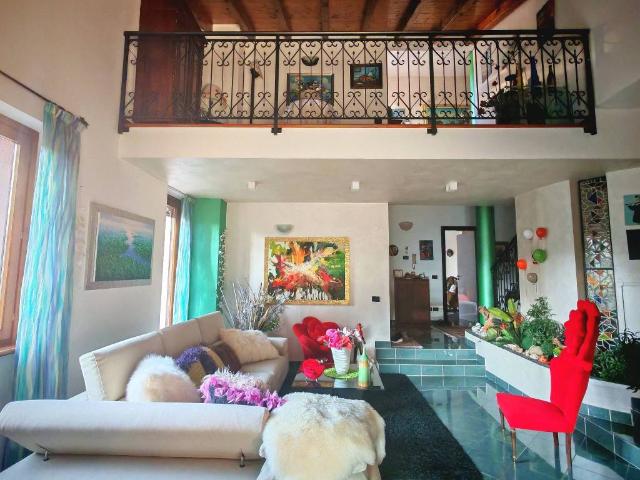 Villa in vendita a Solbiate con Cagno CO