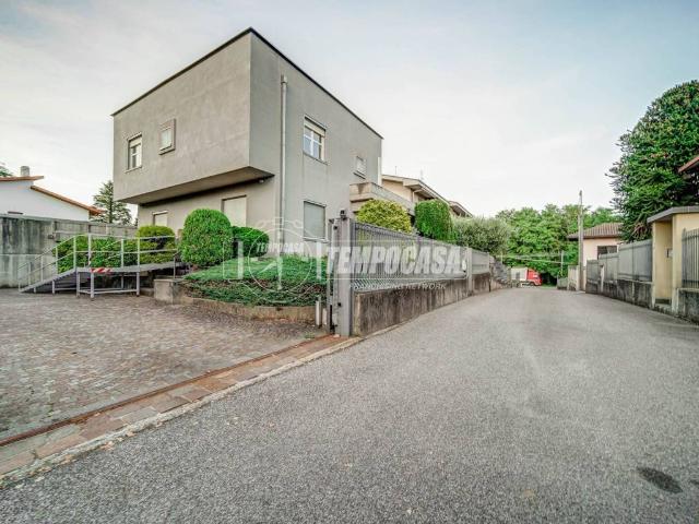 Villa in vendita a Solbiate Arno VA
