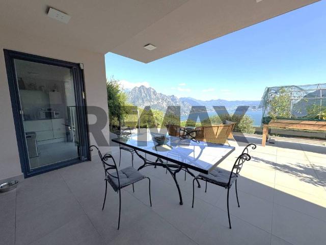 Villa in vendita a Solto Collina BG