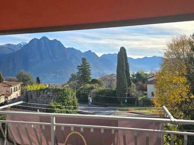 Villa in vendita a Solto Collina BG