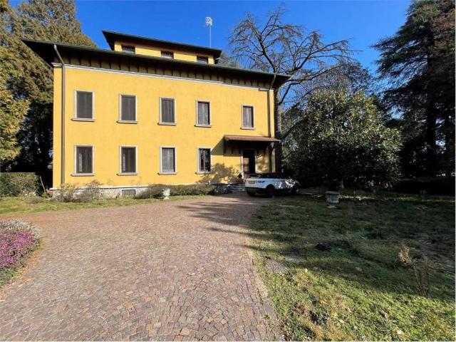 Villa in vendita a Somma Lombardo VA