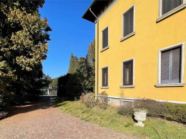 Villa in vendita a Somma Lombardo VA