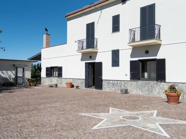 Villa in vendita a Somma Vesuviana NA