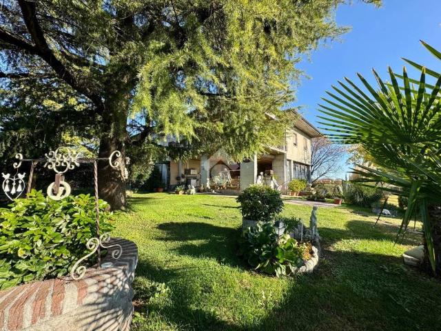 Casa indipendente in vendita a Sommacampagna VR