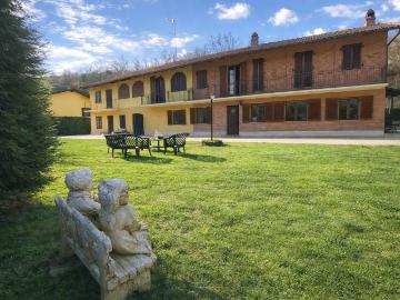 Villa in vendita a Monticello d'Alba CN
