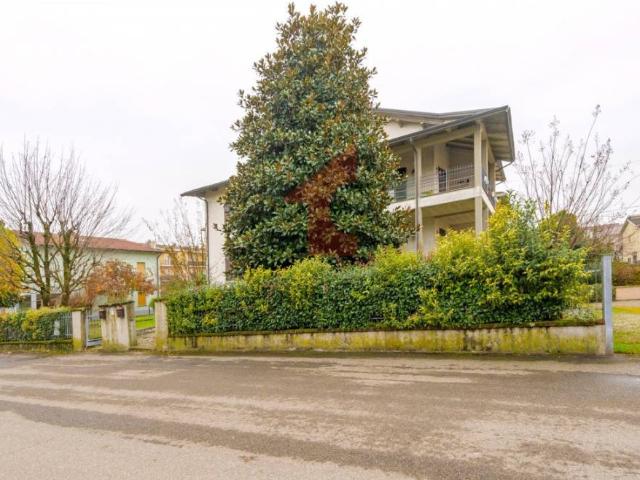 Villa in vendita a Soragna PR