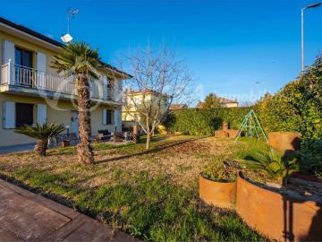 Villa in vendita a Soragna PR