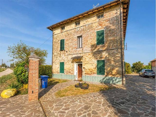 Villa in vendita a Soragna PR