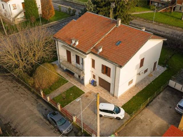 Villa in vendita a Soragna PR