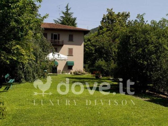 Villa in vendita a Sorisole