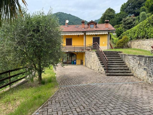 Villa in vendita a Sorisole BG