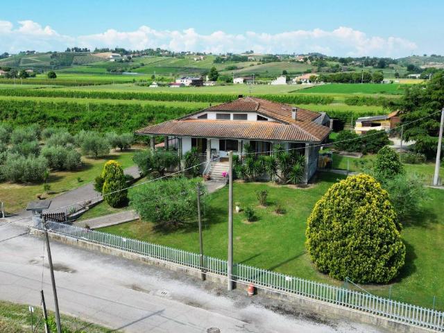 Villa in vendita a Savignano sul Rubicone FC