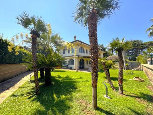 Villa in vendita a Sabaudia LT