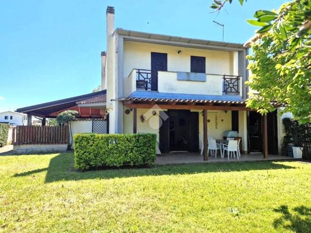 Villa in vendita a Sabaudia LT