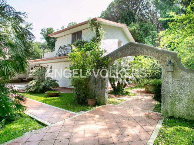 Villa in vendita a Sabaudia LT