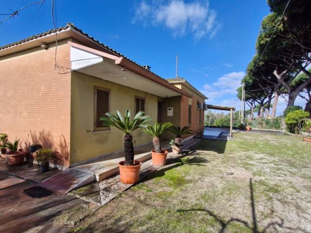 Villa in vendita a Sabaudia LT