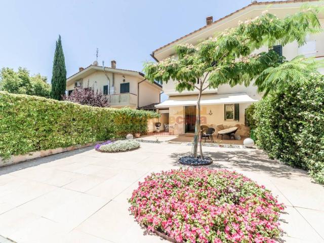 Villa in vendita a Sabaudia LT