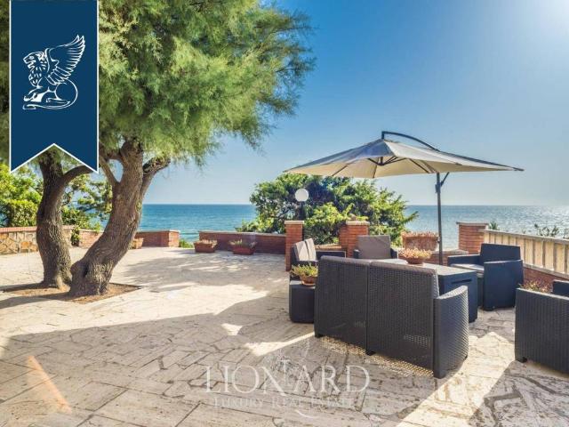 Villa in vendita a Sabaudia LT
