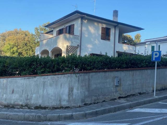 Villa in vendita a Sabaudia LT