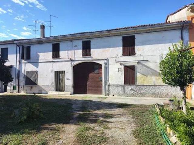 Villa in vendita a Sabbioneta MN