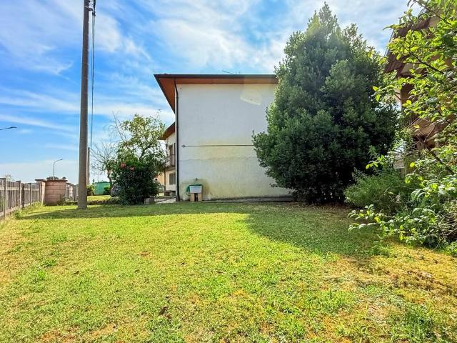 Villa in vendita a Sabbioneta MN