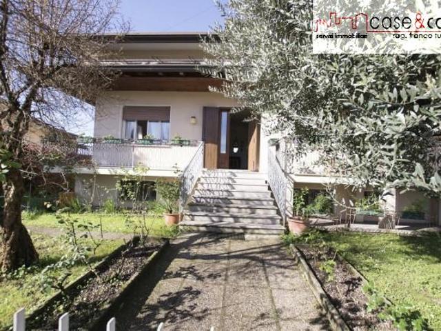 VILLA in VENDITA a SACILE di 9 vani