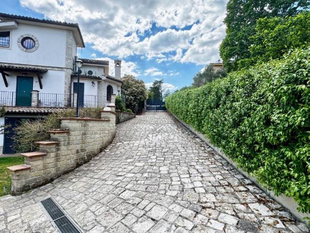 Villa in vendita a Sacrofano RM